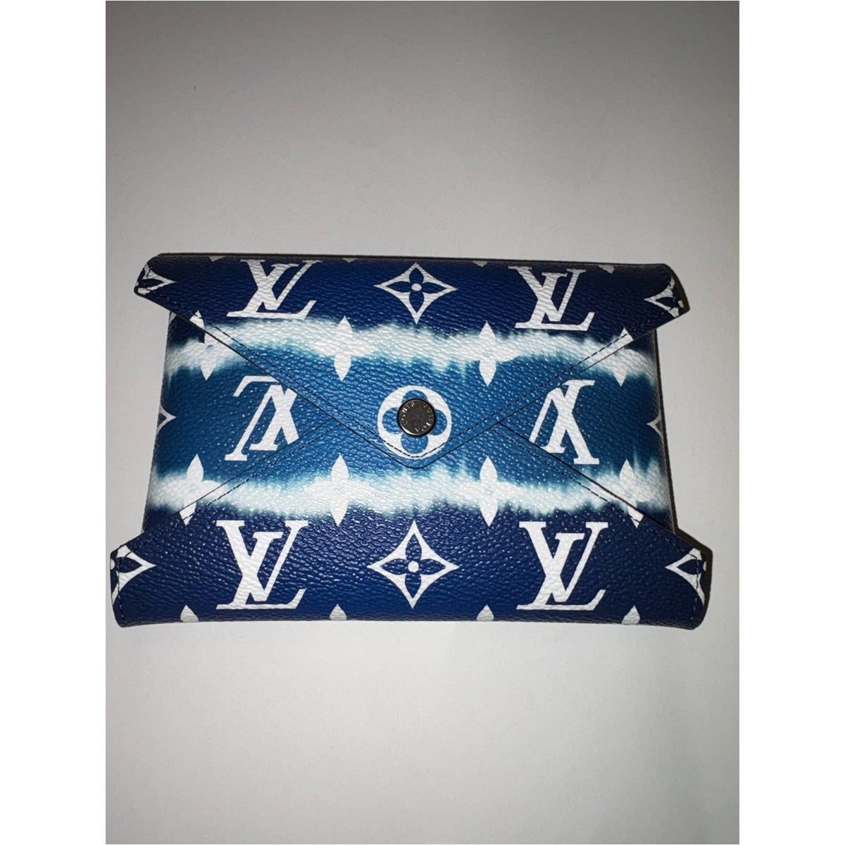 Louis Vuitton 2020 LV Escale Blue Medium Kirigami Pochette M69119