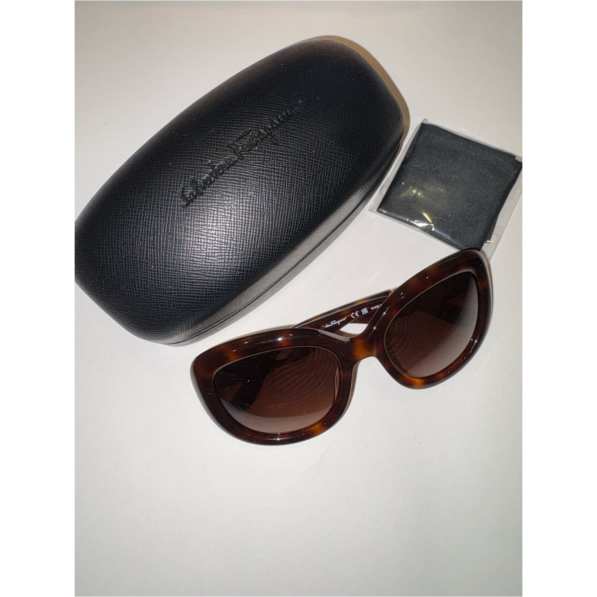 Salvatore Ferragamo Tortoise Gancini Oval Sunglasses New in Case SF727S