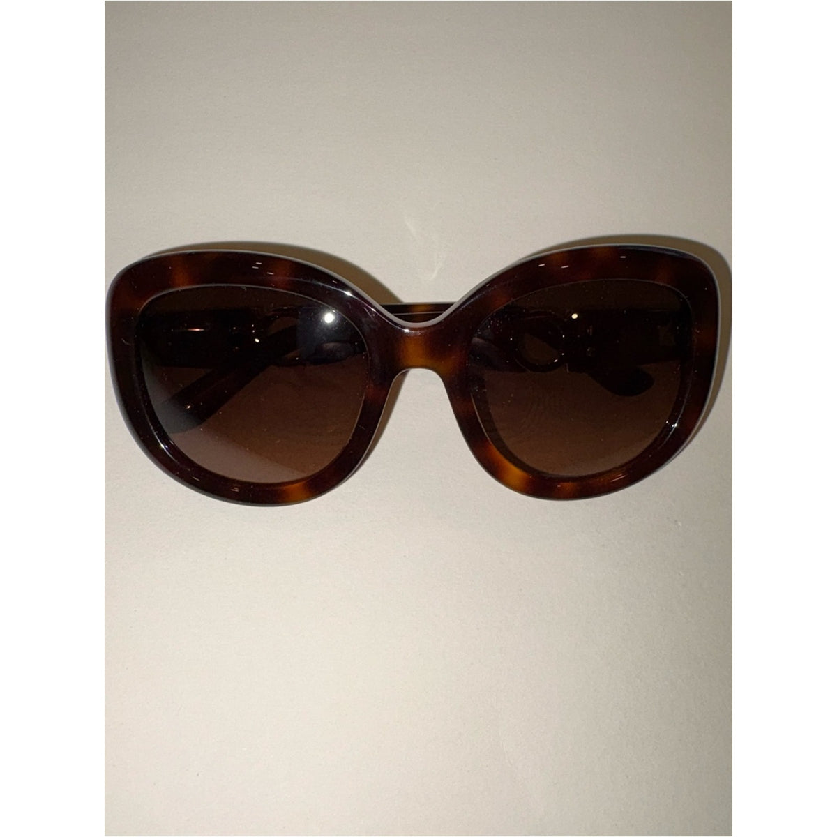 Salvatore Ferragamo Tortoise Gancini Oval Sunglasses New in Case SF727S